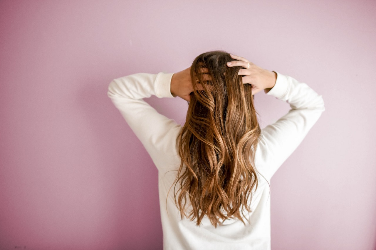 Jakimi sposobami można sobie przedłużyć włosy?
