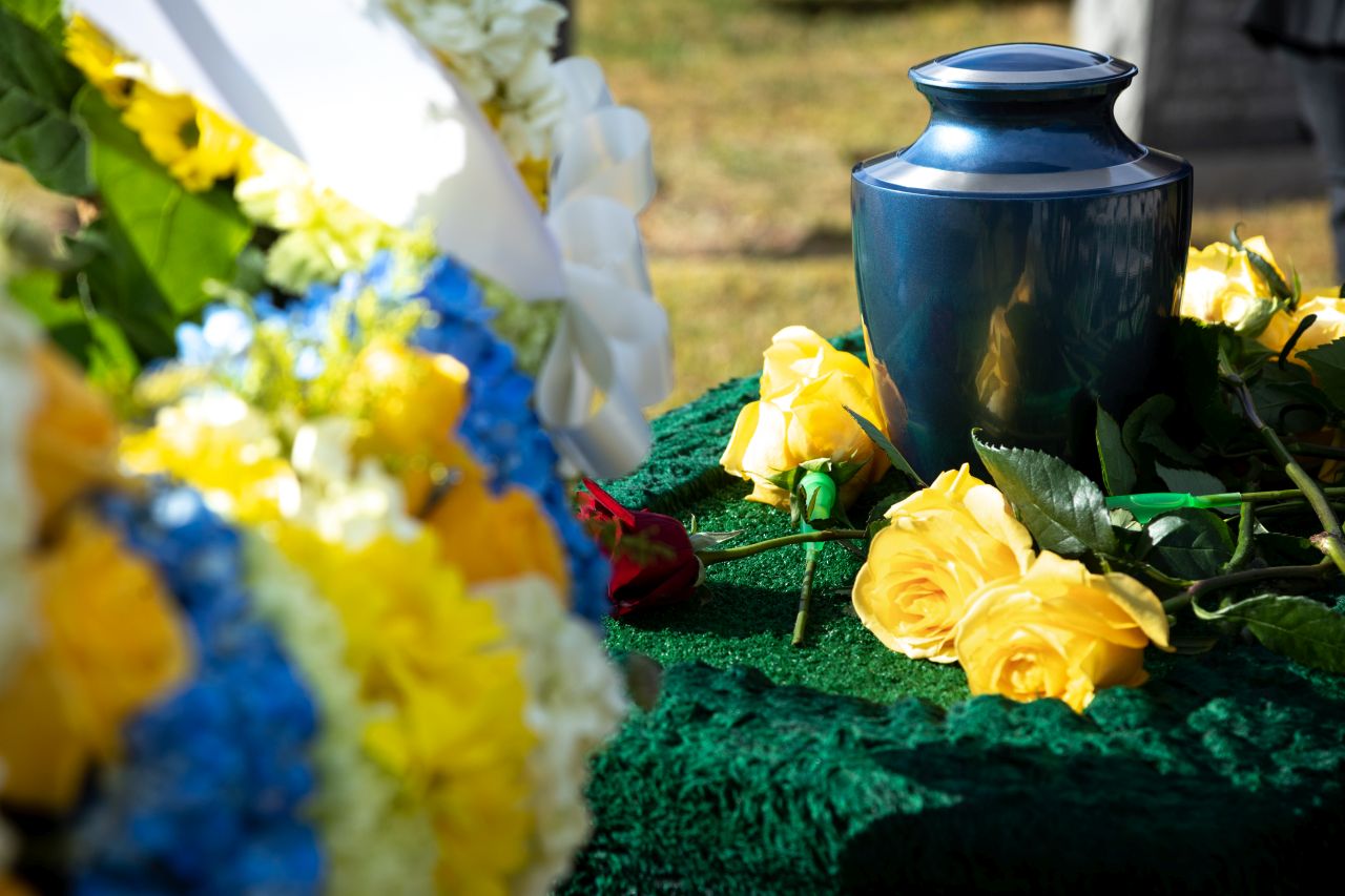 Przygotowanie grobowca – jak upamiętnić zmarłą osobę?