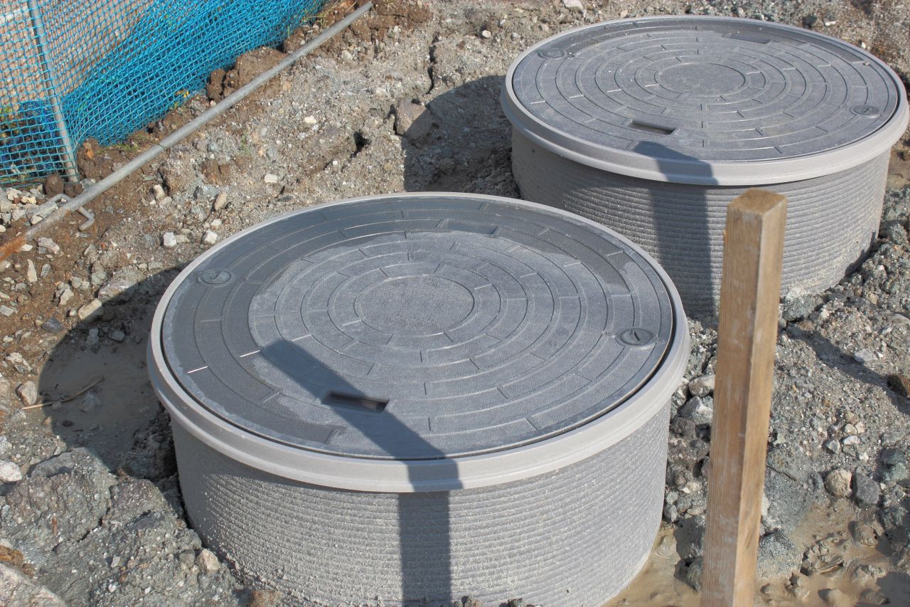 Szambo betonowe – wszystko co musisz wiedzieć przed jego montażem