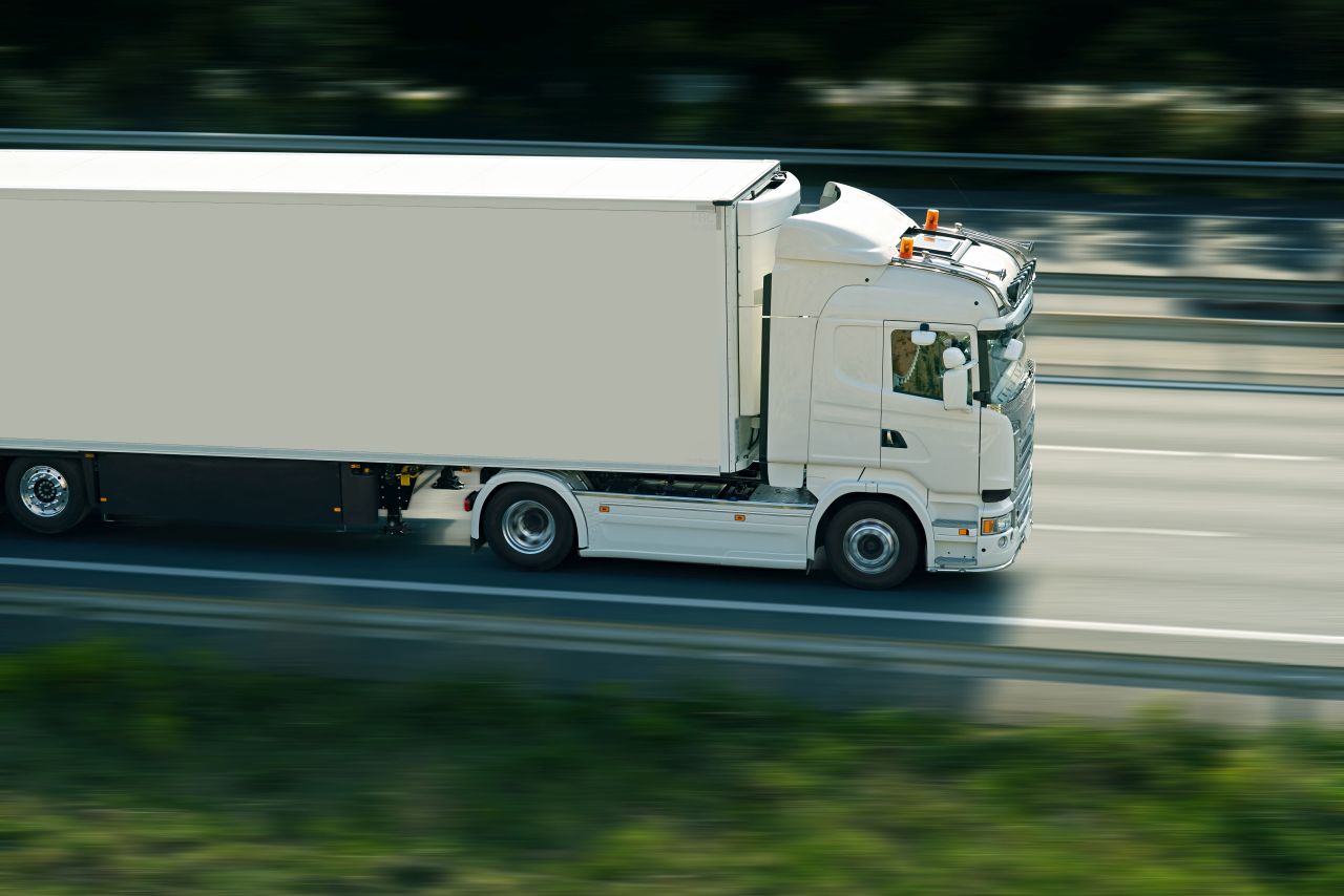 Metody bezpiecznego załadunku i rozładunku samochodów ciężarowych