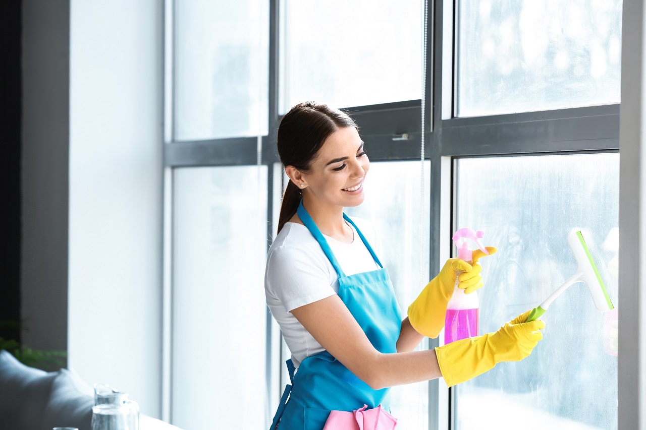 Dlaczego warto się zdecydować na zatrudnienie firmy sprzątającej?