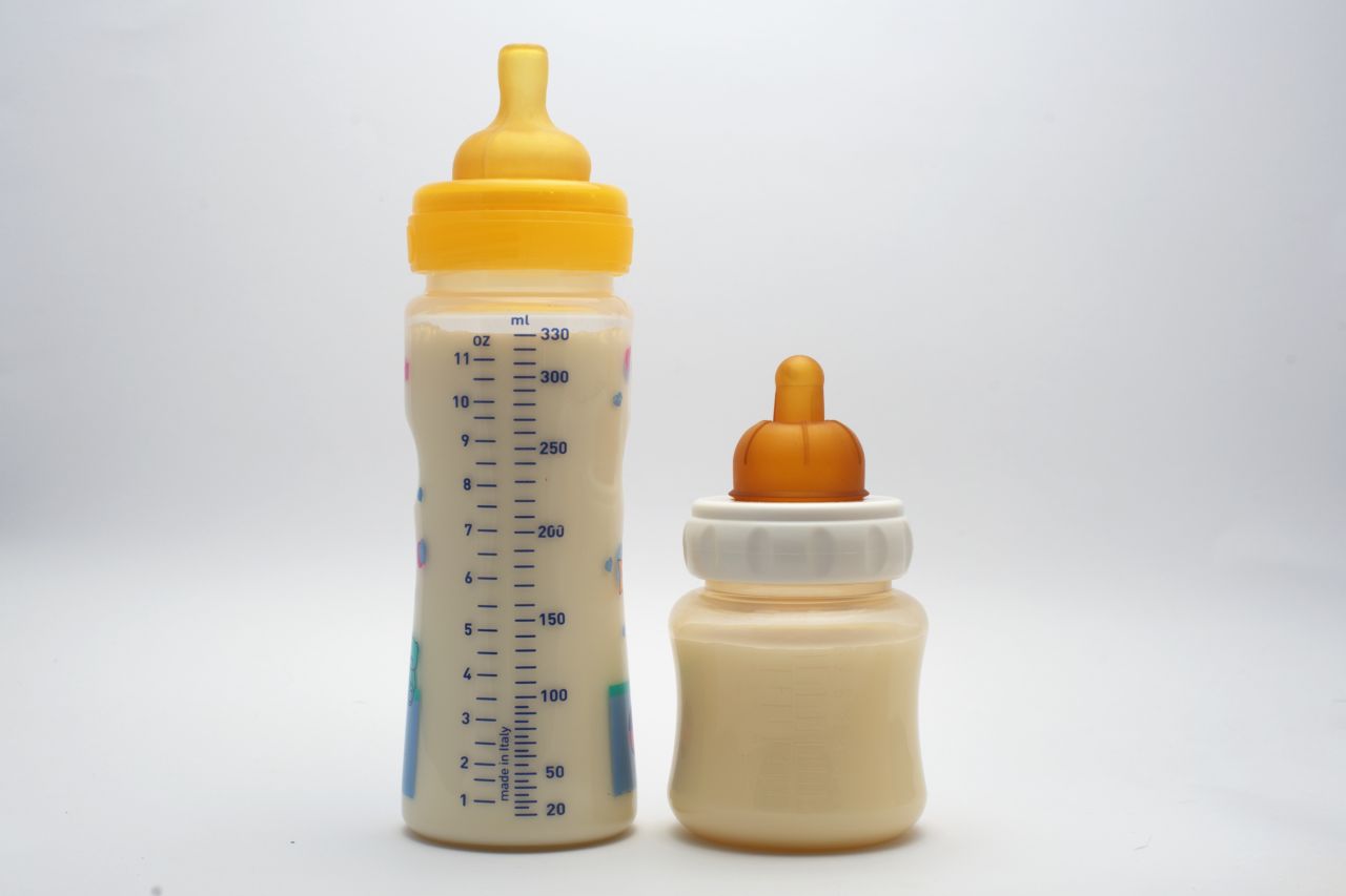 Alternatywy dla mleka matki podczas karmienia dziecka