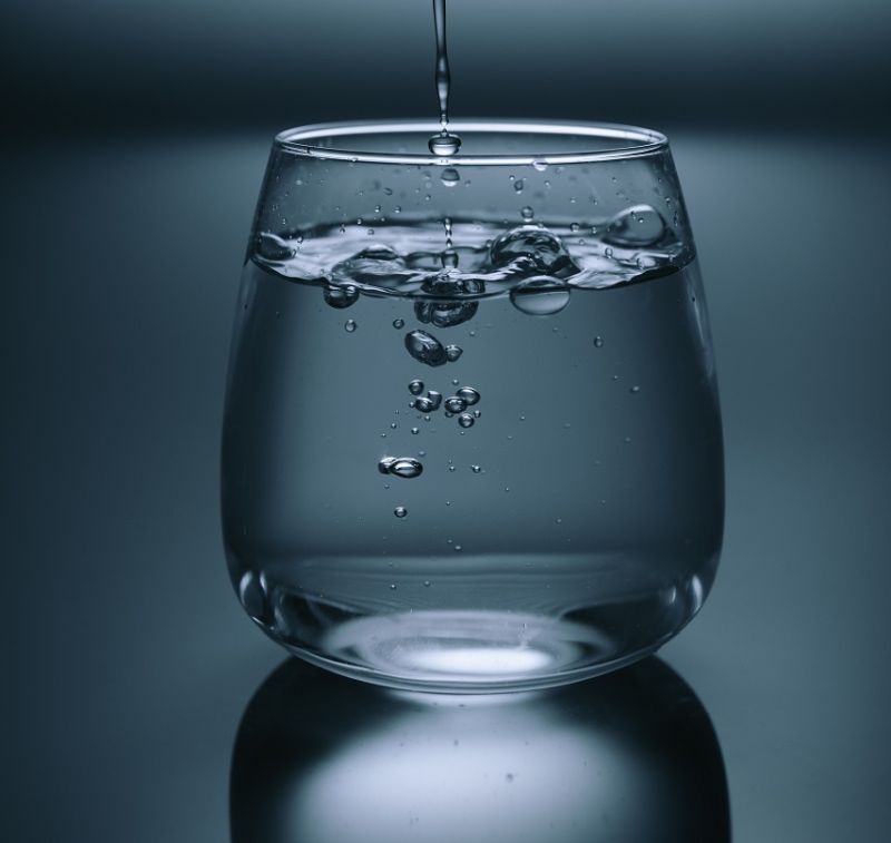 Woda mineralna – jakie ma właściwości zdrowotne?